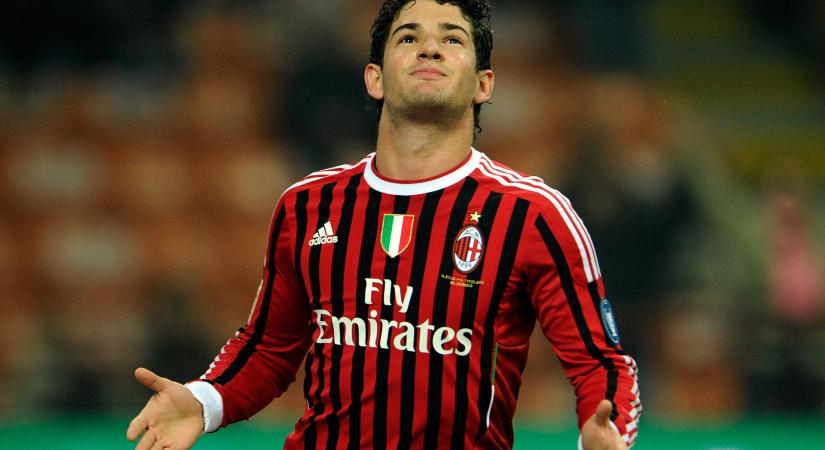 Az AC Milan korábbi brazil csillaga bejelentette visszavonulását