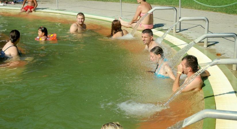 Gyerekek és a gyógyvíz: egyszerre érthető és komolytalan a tiltás