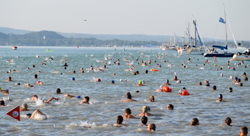 Itt a bejelentés: nem lesz Balaton-átúszás a hétvégén