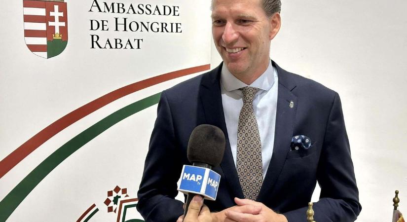 Egykori vízilabdázót helyez át Afrikából Párizsba nagykövetnek Szijjártó