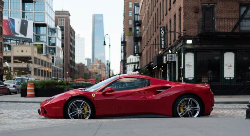 Lamborghini vs. Ferrari: most kiderült, melyiket keresik többen Magyarországon