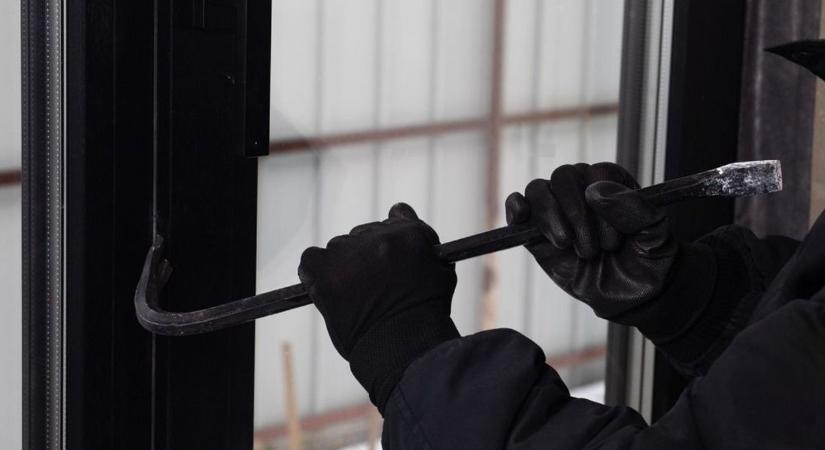 Tökön rúgta a rablót: mindenki hősként ünnepelte a nőt