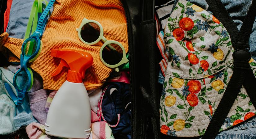 Életmentő tippek a strandra gyerekkel – 10 dolog, ami sose hiányozzon a táskádból!