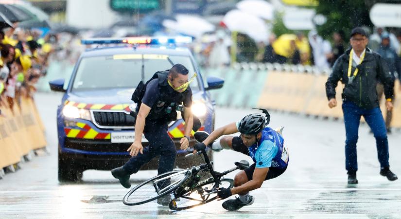 Megpróbált illegálisan átbiciklizni a Tour de France célvonalán, brutálisan leütötték