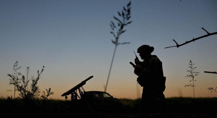 Ukrajnában minden 17 év feletti férfit katonai nyilvántartásba vesznek