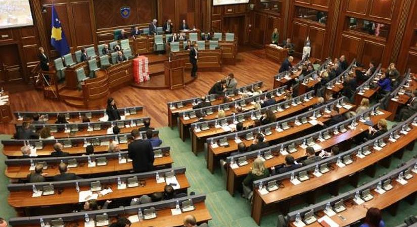 Annyit civakodtak az országgyűlési képviselők, hogy hazaküldték őket egy hétre