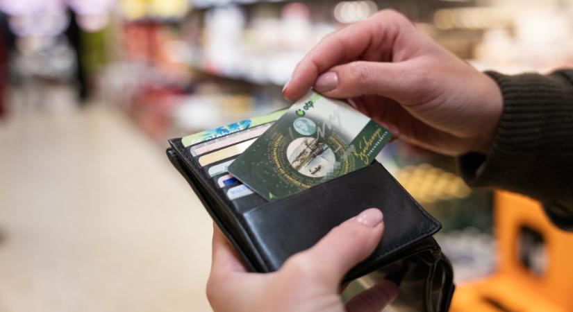 Jár-e a dolgozónak cafeteria a felmondás idejére?