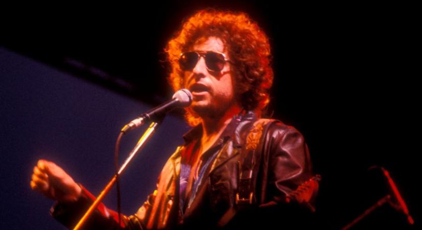 Bob Dylan bedugta a gitárját az erősítőbe, és forradalmasította a folkot