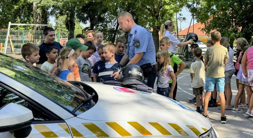 Nyári táborban tartottak előadást a dorogi és esztergomi rendőrök