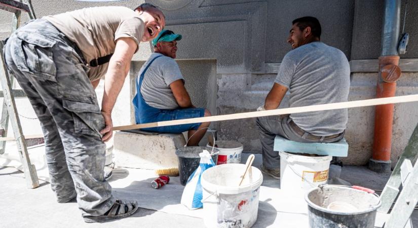 Csaknem 50 ezer fővel csökkent a foglalkoztatottak száma