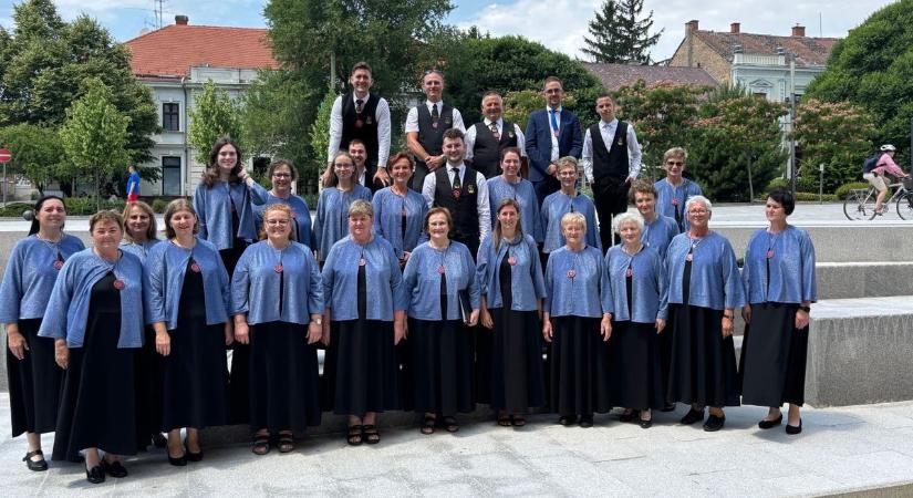 Arannyá vált a kitartó munka Szanyban, kiváló minősítést kapott a Szent Anna kórus Keszthelyen