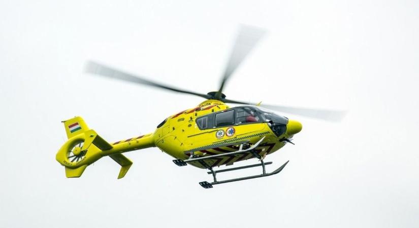 Mentőhelikopter sietett az M3-asra, súlyos baleset történt