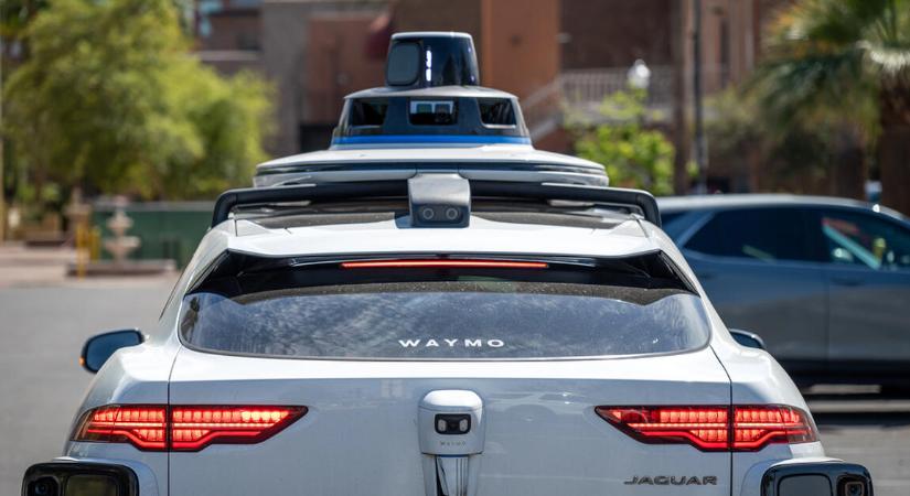 Robbanásszerűen növekszik a robotaxik száma a világban