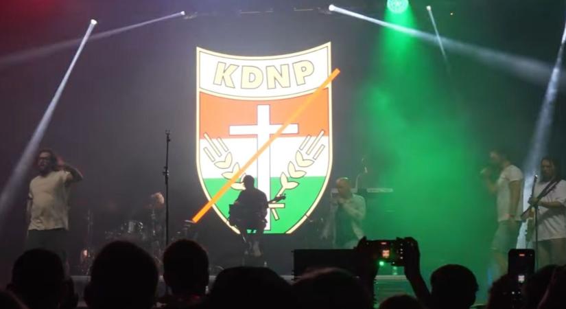 A szivárványos zászló után ismét megtrollkodták Tusványost