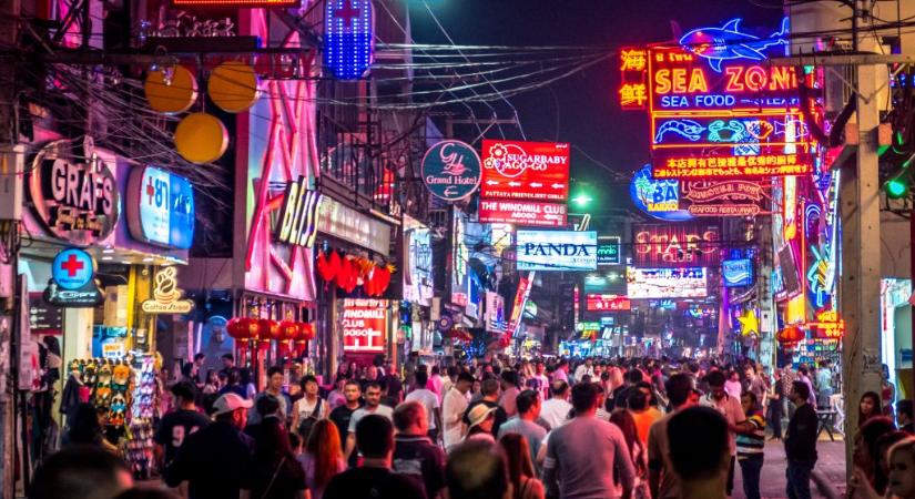 Rendőrt hívtak az indiai turisták, mert túl kicsi volt a szexmunkás melle