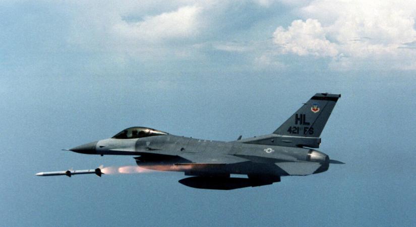 Nem hallgatnak a fegyverek a Távol-Keleten sem: F-16-osok is bombáztak