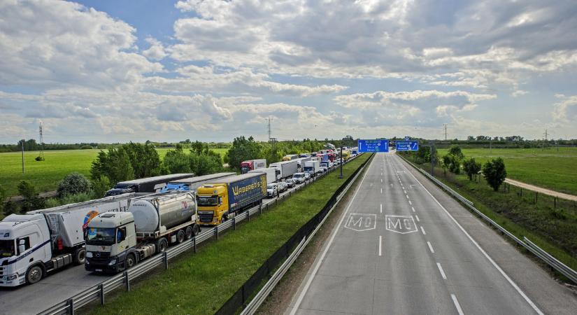 A hőség miatt a hétvégére feloldják a kamionstopot