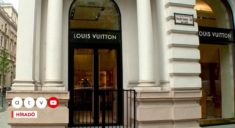 Brutálisan bezuhant a legnagyobb luxuscikk-gyártó profitja