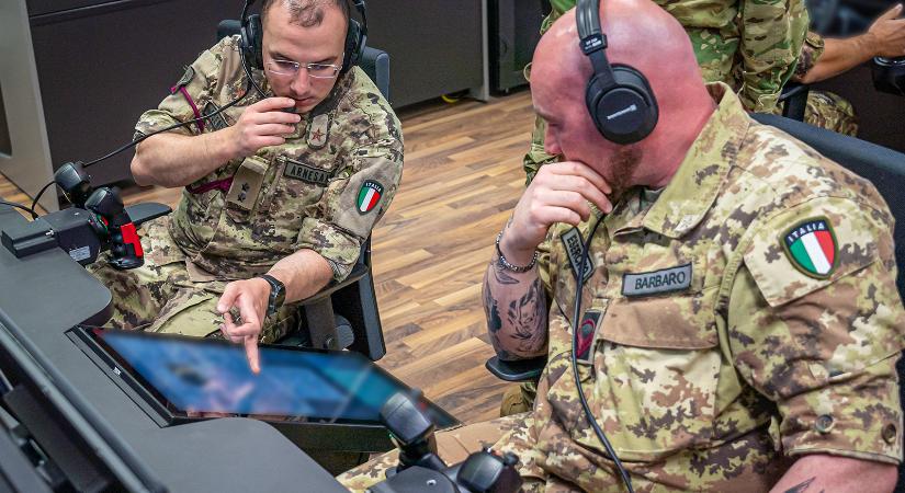 Olasz katonák ismerkedtek a vásárhelyi laktanya Lynxeivel