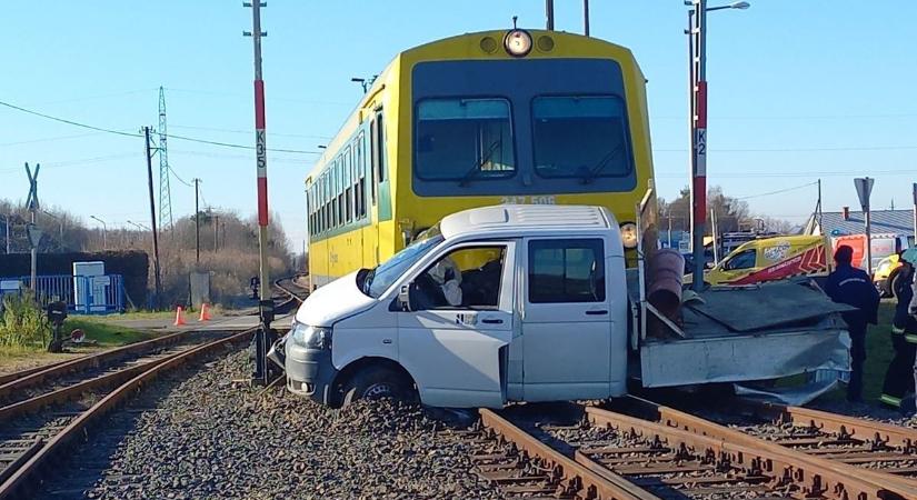 Zalai horror! Telibe kapta a vonat az autót, de a sofőrnek kell felelnie a bíróságon