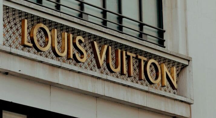 Mi történt a luxusipar óriásánál? – A Louis Vuitton mögött álló LVMH nyeresége visszaesett