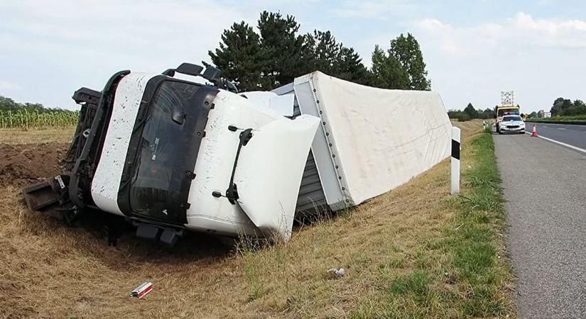 Ittasan szenvedett balesetet az M5-ösön, mentő is érkezett a helyszínre