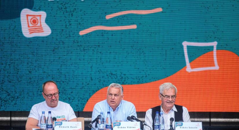 Már Tusványoson is húzgálják a Fidesz bajuszát – furcsa dolgok kerültek a színpadra