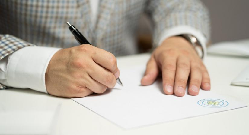 Egy gyermek magyar állampolgárságát is visszavonta Sulyok Tamás