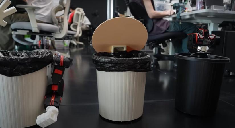 Olyan irodai kukákat épített egy kínai cég, amik elkapja a feléjük dobott szemetet