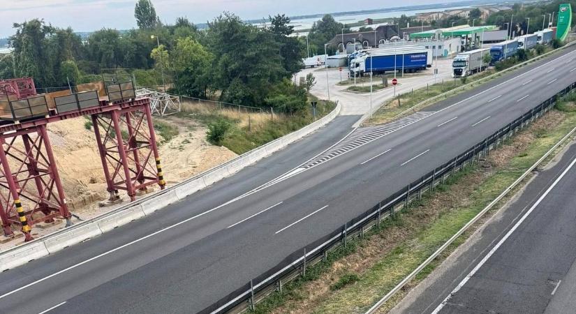 Két sáv között a halál várt rá az M7-esen – ezrek izgulták végig élőben az éjszakai mentést (videó)