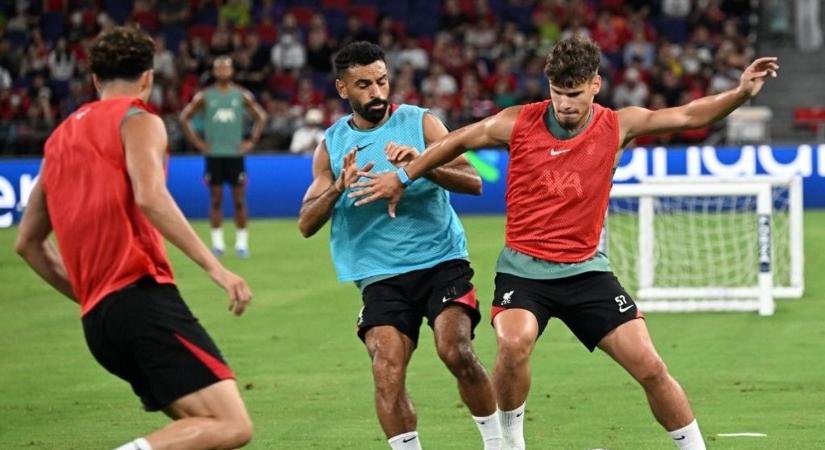 Tarol Kerkez megmozdulása és a magyarok fotója a Liverpool-szurkolóknál