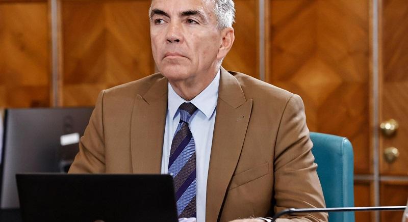 Botrány: Éveken keresztül fizetett „védelmi pénzt” egy adóhatósági alkalmazottnak a miniszterelnök-helyettes cége