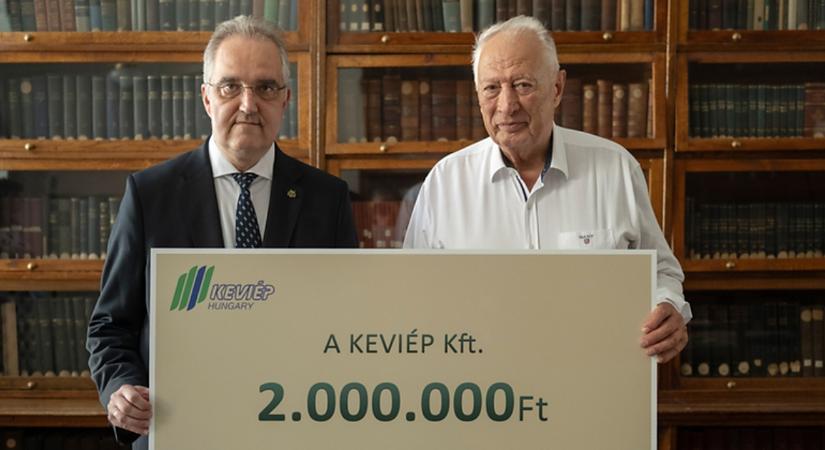 Kétmillió forintot adományozott egy debreceni cég a sürgősségi orvostan fejlesztésére