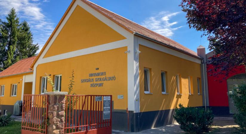 Visszaköltözik az RSZSZK a felújított irodaépületbe