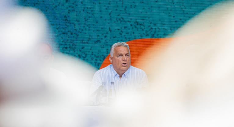 Fényképes igazolvány és meghosszabbított regisztráció Orbán Viktor előadása előtt