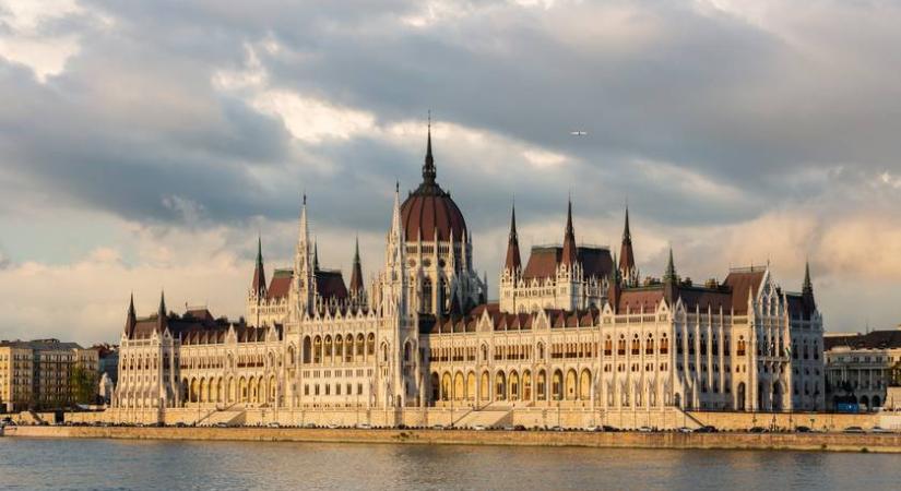 Merénylettel fenyegetőzött egy magyar férfi - Azt írta, hogy az Országháznál robbant pokolgépet