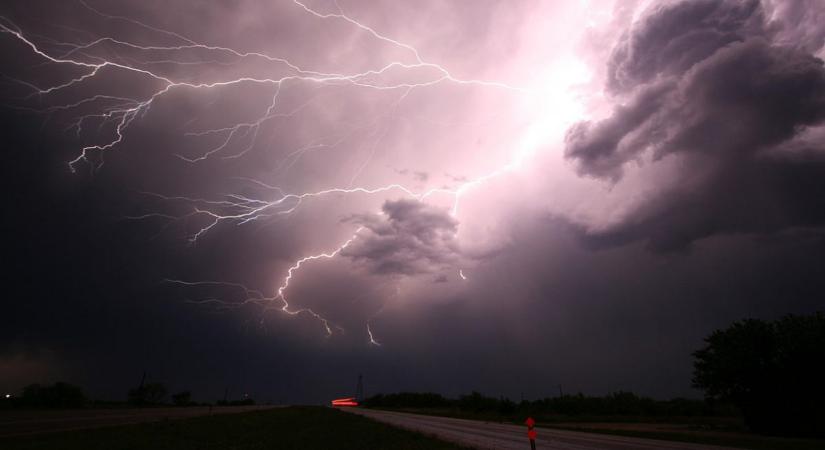 A hőség csúcsán jön a végítélet – viharok, jégeső, 100 km/h-s szél támad szombaton