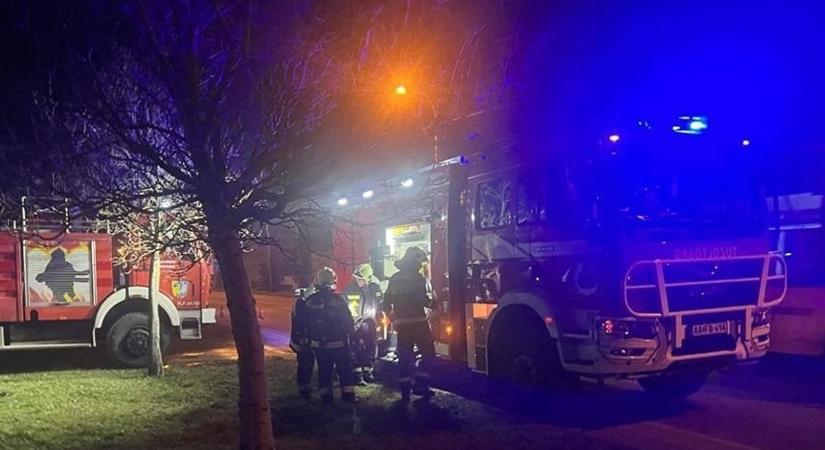 Robbantak a gázpalackok, személyautók gyulladtak ki