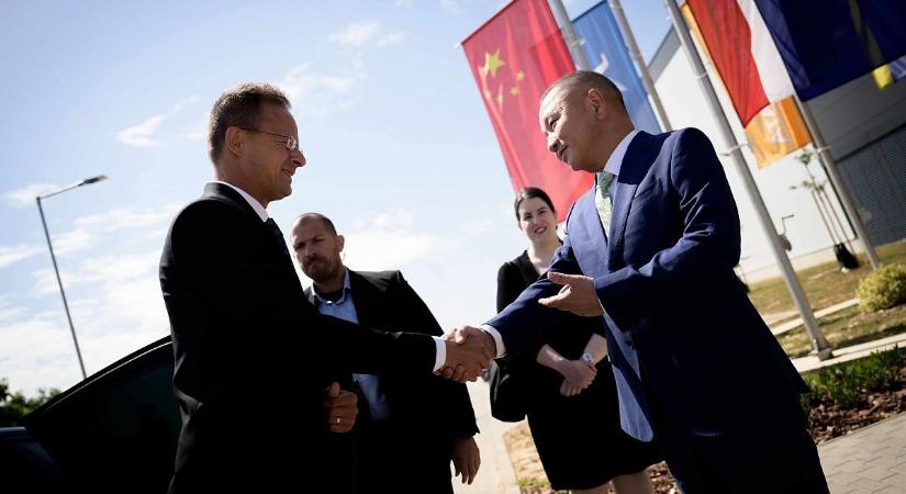 Somogyban is átadtak egy kínai projektet, ódát zengett a keleti nyitásról Szijjártó
