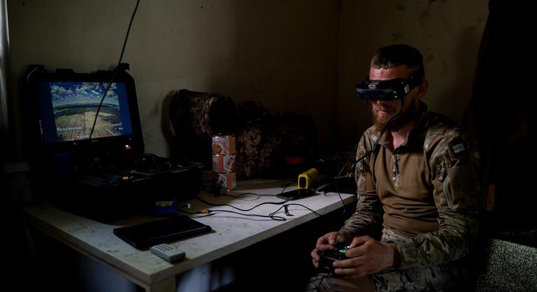 Gamerekből drónpilóták: Az Xbox jelenti a legnagyobb előnyt az ukrán hadseregnek a frontvonalon