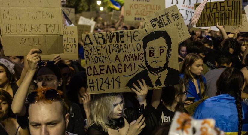 Zelenszkij az "ellenállás hőséből" a probléma része lett. Nem állnak le a tüntetések Ukrajnában