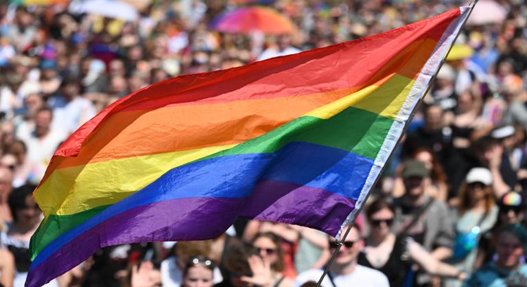Sérelemdíjat kap két Pride-szervező, mert valótlanul pedofíliával vádolták őket