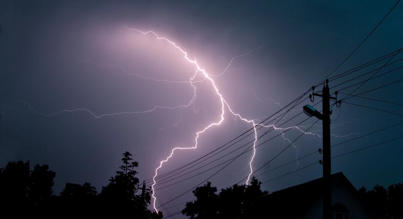 Záporokkal, zivatarokkal jön a hűvösebb idő