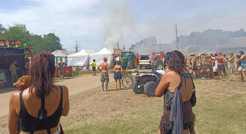 Káosz és rémület a fesztivál nyitónapján: gázpalackok robbantak, sátrak kaptak lángra