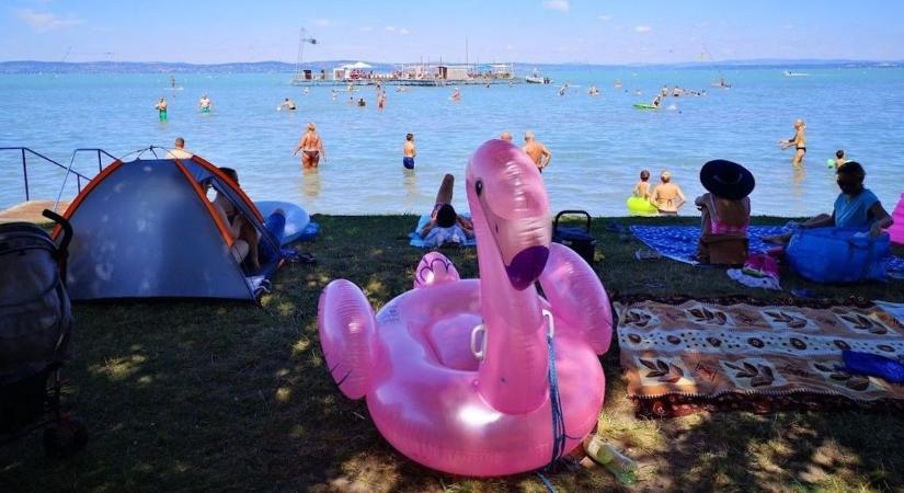Nem csak a lángos miatt indulnak a partra – ez a strand a legaktívabb a Balatonon