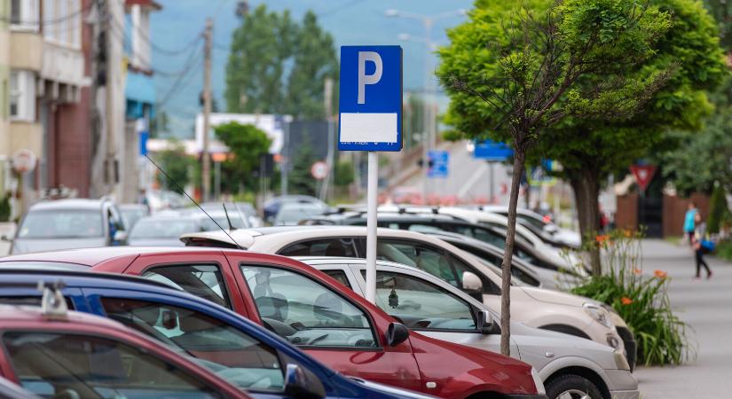 Parkolótáblák QR-kódjával lopják a személyes adatokat