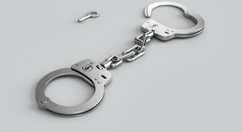 Alig bírta abbahagyni, legalább 130 sebet ejtett áldozatán a késelő