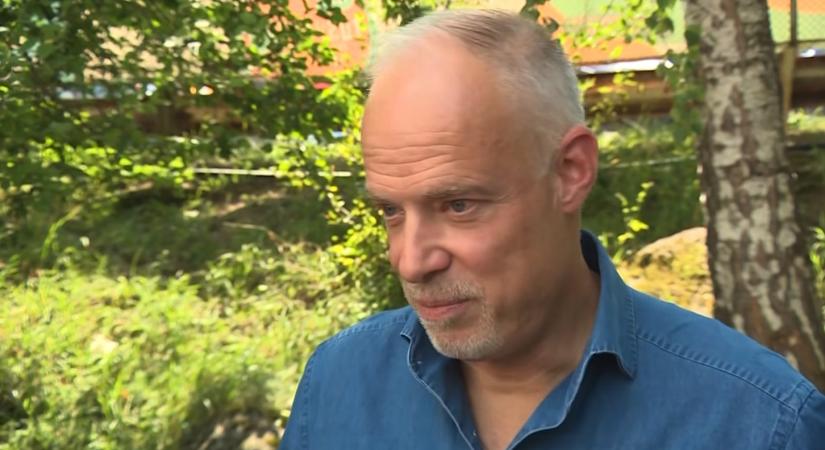 Elmenekült a Ruszin-Szendi Romulusz költései iránt érdeklődő riporter elől a honvédelmi miniszter