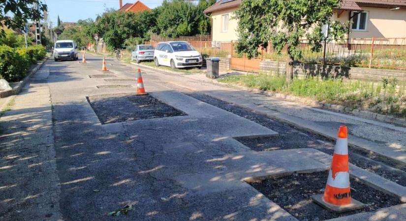Kevés a parkoló, sok az autó – végre változás jön Szekszárdon