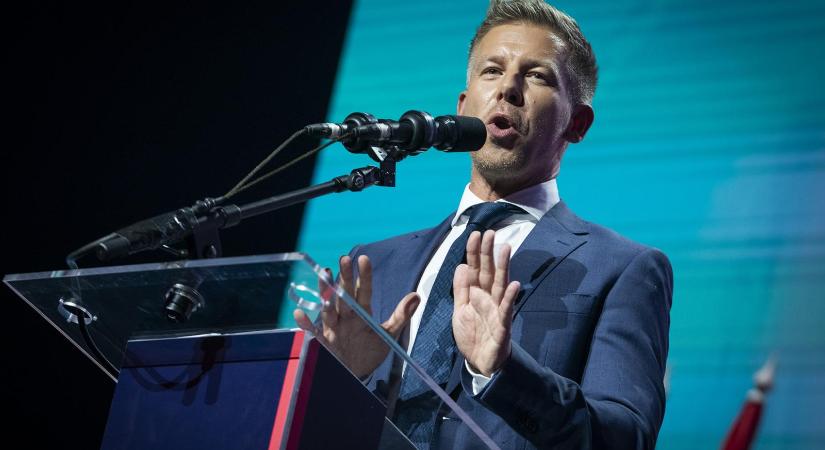 Magyar Péter az előrehozott választás bejelentését várja Orbán Viktortól